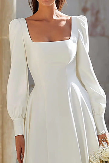 Simple Ivory Square Neck Sweep Train Une Robe De Mariée Trapèze Avec Manches